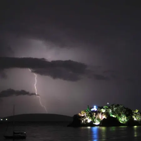 Arcadia Luxury Seaside Cuisine トロン