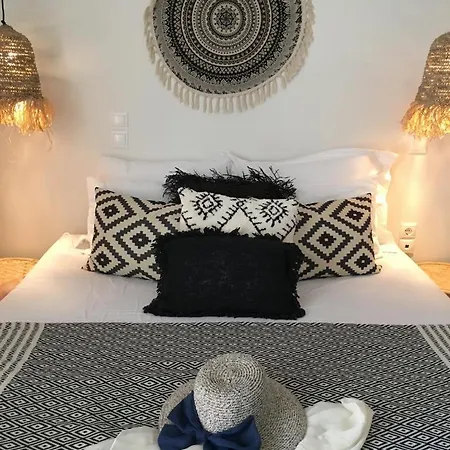 Arcadia Luxury Seaside Cuisine トロン