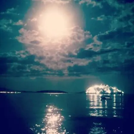 Arcadia Luxury Seaside Cuisine * Tolón