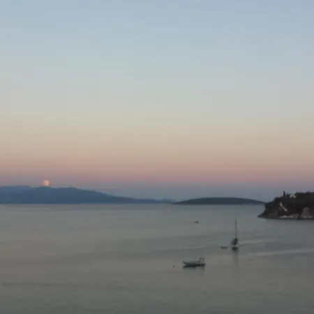 Arcadia Luxury Seaside Cuisine リゾート トロン