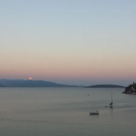 Arcadia Luxury Seaside Cuisine *