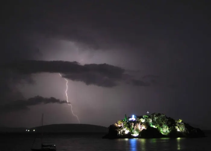 Arcadia Luxury Seaside Cuisine Toló