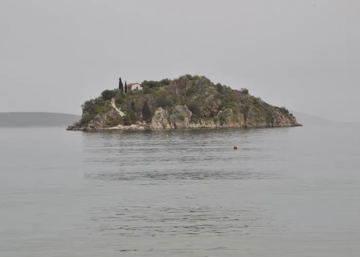 Arcadia Luxury Seaside Cuisine * Tolón