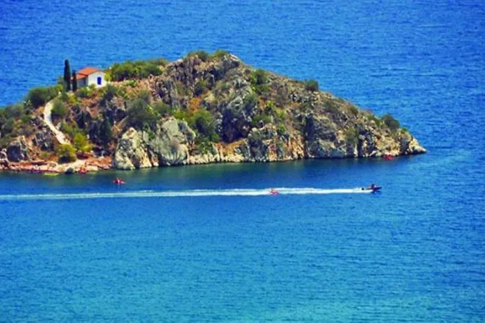 Arcadia Luxury Seaside Cuisine * Toló