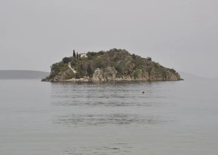 Arcadia Luxury Seaside Cuisine