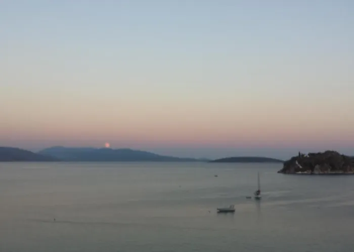 Arcadia Luxury Seaside Cuisine *